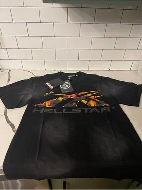 Men’s Graphic Design Tee Size M.
